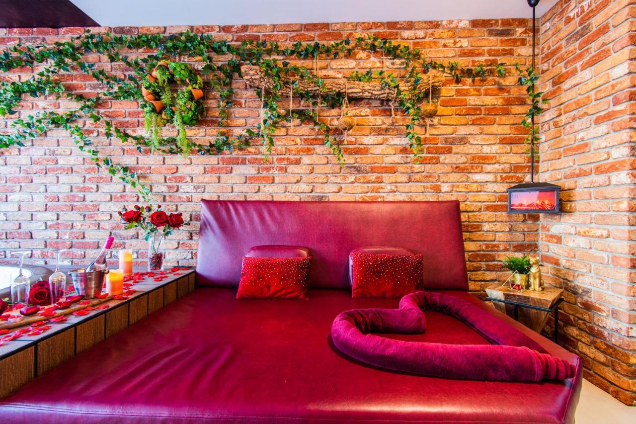 Jacuzzi - Love - Bdsm - Extra Luxury - Ev Chargger - Valentine'S Day - Red Room - Flexible Selfcheckins 28 ซาเกร็บ ภายนอก รูปภาพ