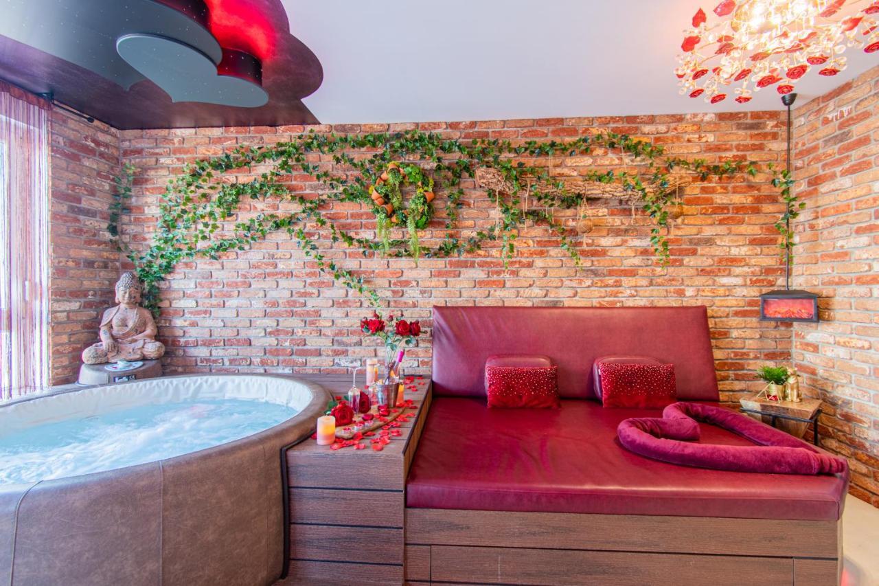 Jacuzzi - Love - Bdsm - Extra Luxury - Ev Chargger - Valentine'S Day - Red Room - Flexible Selfcheckins 28 ซาเกร็บ ภายนอก รูปภาพ