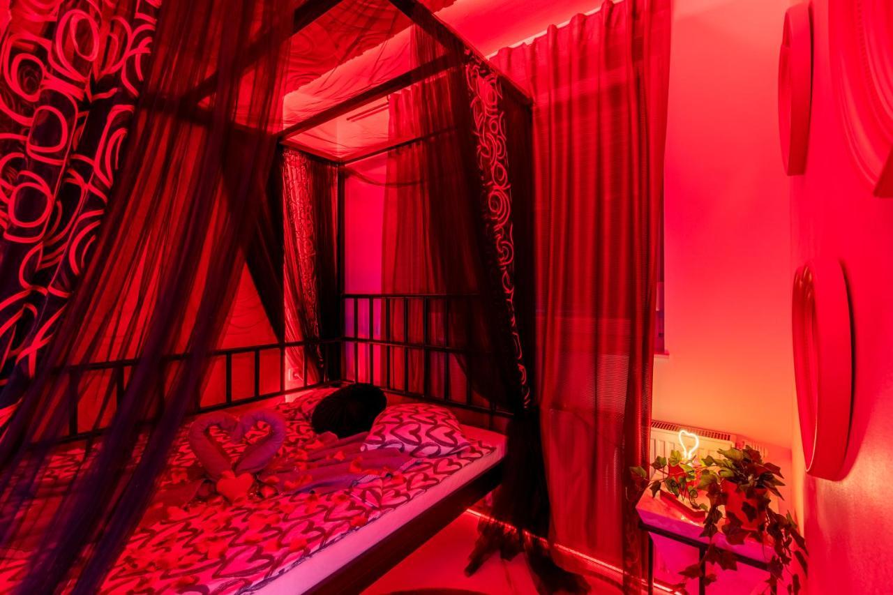 Jacuzzi - Love - Bdsm - Extra Luxury - Ev Chargger - Valentine'S Day - Red Room - Flexible Selfcheckins 28 ซาเกร็บ ภายนอก รูปภาพ
