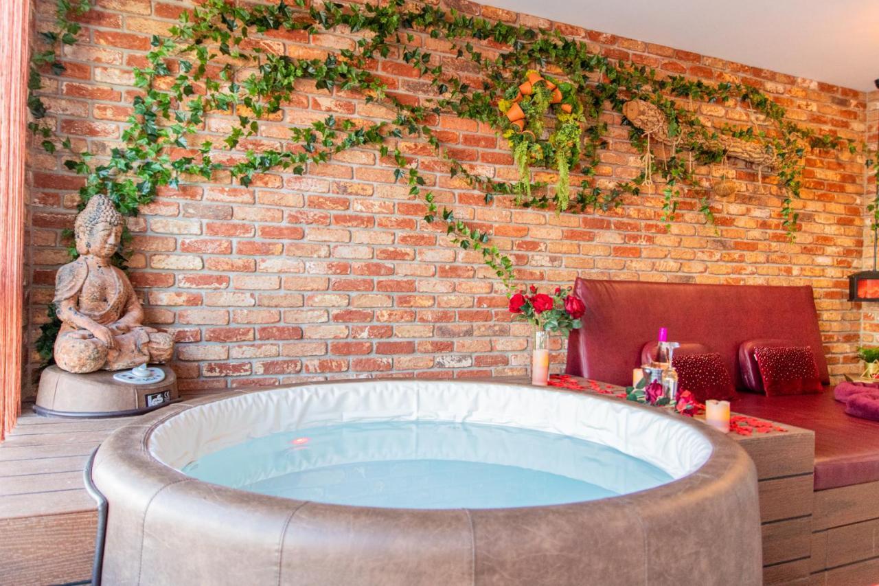 Jacuzzi - Love - Bdsm - Extra Luxury - Ev Chargger - Valentine'S Day - Red Room - Flexible Selfcheckins 28 ซาเกร็บ ภายนอก รูปภาพ
