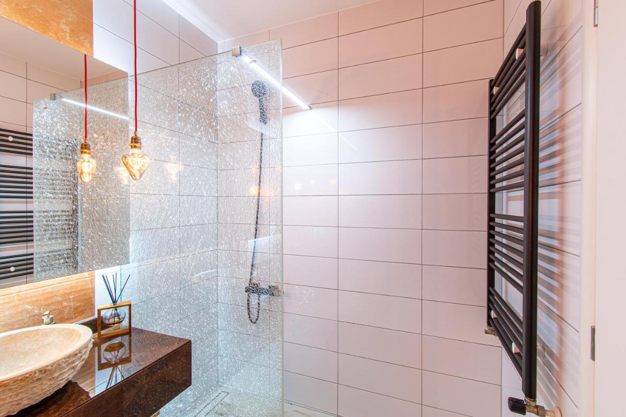 Jacuzzi - Love - Bdsm - Extra Luxury - Ev Chargger - Valentine'S Day - Red Room - Flexible Selfcheckins 28 ซาเกร็บ ภายนอก รูปภาพ