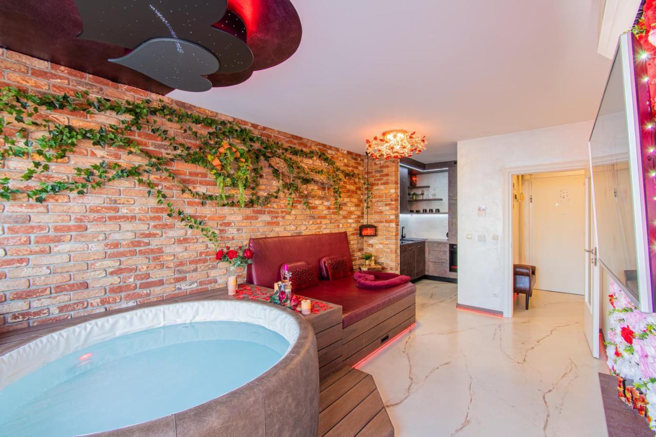 Jacuzzi - Love - Bdsm - Extra Luxury - Ev Chargger - Valentine'S Day - Red Room - Flexible Selfcheckins 28 ซาเกร็บ ภายนอก รูปภาพ