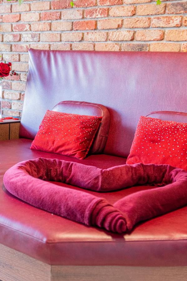 Jacuzzi - Love - Bdsm - Extra Luxury - Ev Chargger - Valentine'S Day - Red Room - Flexible Selfcheckins 28 ซาเกร็บ ภายนอก รูปภาพ